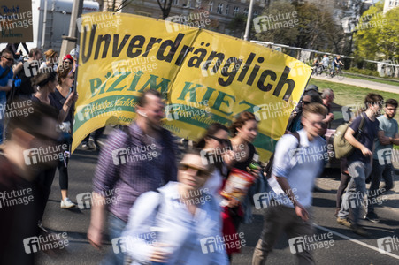 Demontration 'Gemeinsam gegen Verdrängung und Mietenwahnsinn' in Berlin