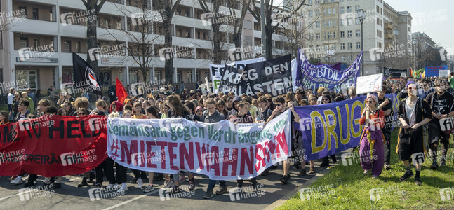 Demontration 'Gemeinsam gegen Verdrängung und Mietenwahnsinn' in Berlin