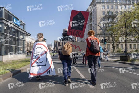 Demontration 'Gemeinsam gegen Verdrängung und Mietenwahnsinn' in Berlin