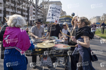 Demontration 'Gemeinsam gegen Verdrängung und Mietenwahnsinn' in Berlin