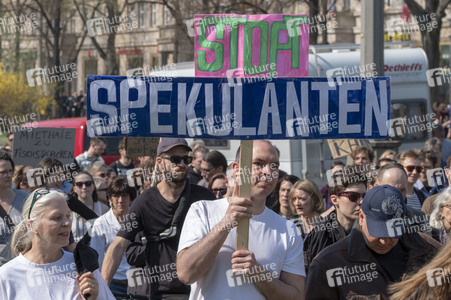 Demontration 'Gemeinsam gegen Verdrängung und Mietenwahnsinn' in Berlin