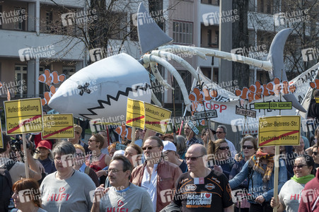 Demontration 'Gemeinsam gegen Verdrängung und Mietenwahnsinn' in Berlin
