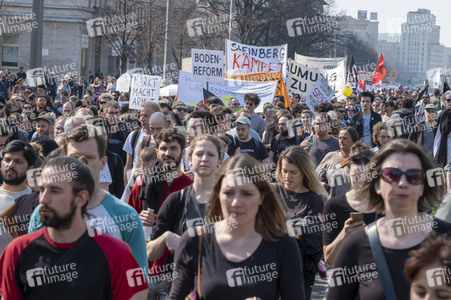Demontration 'Gemeinsam gegen Verdrängung und Mietenwahnsinn' in Berlin