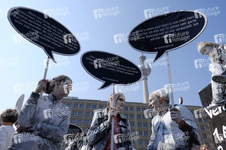 Demontration 'Gemeinsam gegen Verdrängung und Mietenwahnsinn' in Berlin