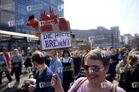 Demontration 'Gemeinsam gegen Verdrängung und Mietenwahnsinn' in Berlin