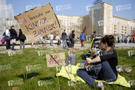 Demontration 'Gemeinsam gegen Verdrängung und Mietenwahnsinn' in Berlin