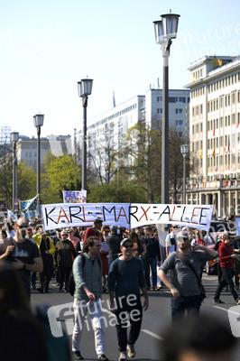 Demontration 'Gemeinsam gegen Verdrängung und Mietenwahnsinn' in Berlin