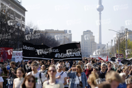 Demontration 'Gemeinsam gegen Verdrängung und Mietenwahnsinn' in Berlin