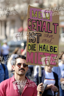 Demontration 'Gemeinsam gegen Verdrängung und Mietenwahnsinn' in Berlin