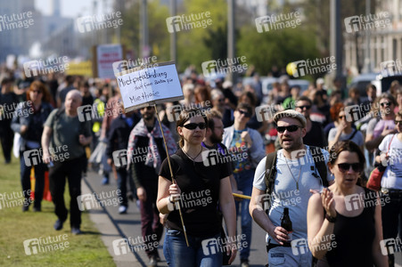 Demontration 'Gemeinsam gegen Verdrängung und Mietenwahnsinn' in Berlin