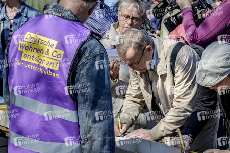 Demontration 'Gemeinsam gegen Verdrängung und Mietenwahnsinn' in Berlin