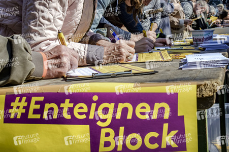 Demontration 'Gemeinsam gegen Verdrängung und Mietenwahnsinn' in Berlin