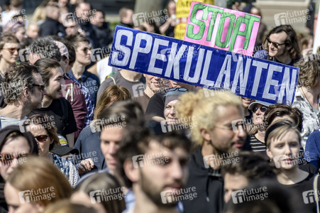 Demontration 'Gemeinsam gegen Verdrängung und Mietenwahnsinn' in Berlin