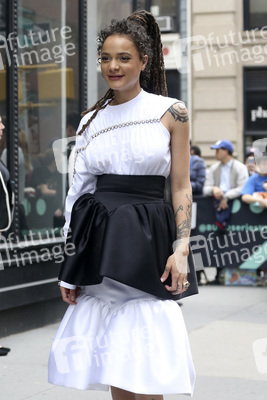 Milla Jovovich und Sasha Lane bei der Talkshow 'Build Series' in New York