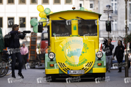 Jungfernfahrt der elektrisch betriebenen Bimmelbahn in Kölm