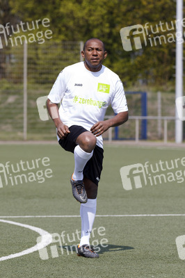 Charity Fußball-Länderspiel in Duisburg