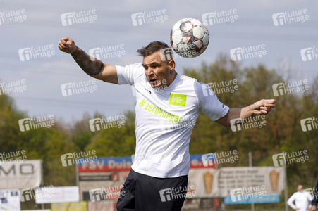 Charity Fußball-Länderspiel in Duisburg