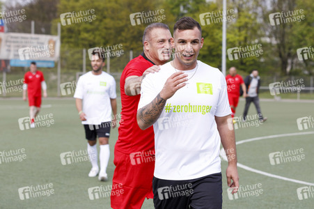 Charity Fußball-Länderspiel in Duisburg