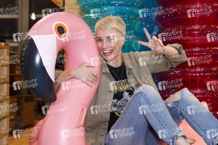 Pop-up Shop Opening 'Be Active' in Köln