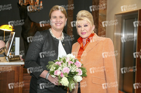 PR-Aktion mit Ivana Trump in Wien