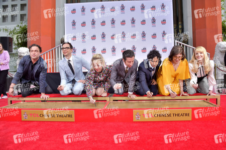 Handprints Ceremony mit dem 'The Big Bang Theory' Cast in Los Angeles