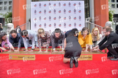 Handprints Ceremony mit dem 'The Big Bang Theory' Cast in Los Angeles
