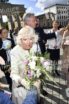 Prinz Charles und Camilla am Brandenburger Tor in Berlin