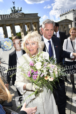 Prinz Charles und Camilla am Brandenburger Tor in Berlin