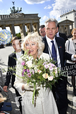 Prinz Charles und Camilla am Brandenburger Tor in Berlin