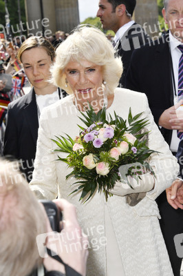Prinz Charles und Camilla am Brandenburger Tor in Berlin