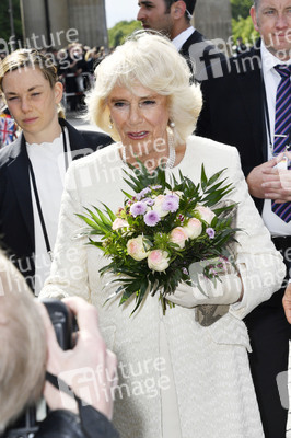 Prinz Charles und Camilla am Brandenburger Tor in Berlin