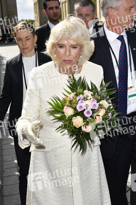 Prinz Charles und Camilla am Brandenburger Tor in Berlin