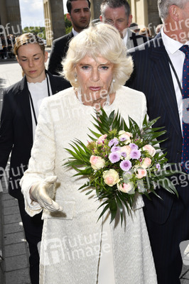 Prinz Charles und Camilla am Brandenburger Tor in Berlin