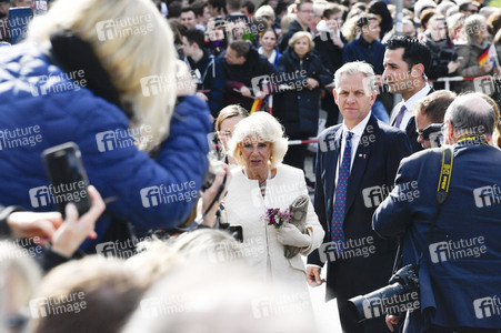 Prinz Charles und Camilla am Brandenburger Tor in Berlin