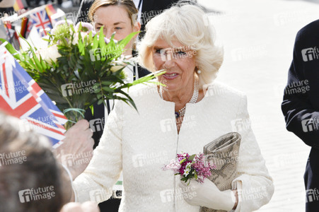 Prinz Charles und Camilla am Brandenburger Tor in Berlin