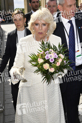 Prinz Charles und Camilla am Brandenburger Tor in Berlin