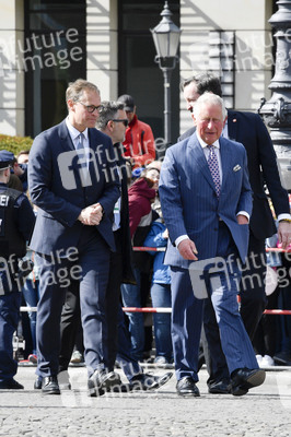 Prinz Charles und Camilla am Brandenburger Tor in Berlin