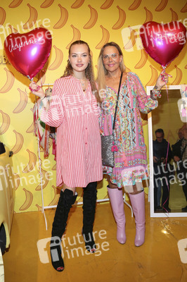 Natascha Ochsenknecht präsentiert ihre Modekollektion in Berlin