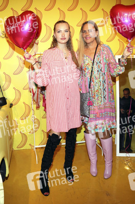 Natascha Ochsenknecht präsentiert ihre Modekollektion in Berlin