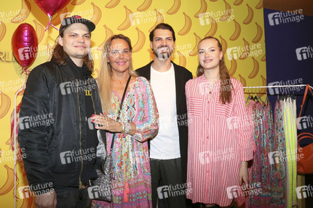 Natascha Ochsenknecht präsentiert ihre Modekollektion in Berlin
