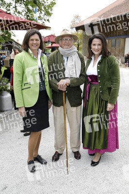 Prinz Charles und Herzogin Camilla besuchen einen Bio-Bauernhof in Glonn