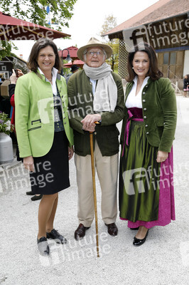 Prinz Charles und Herzogin Camilla besuchen einen Bio-Bauernhof in Glonn
