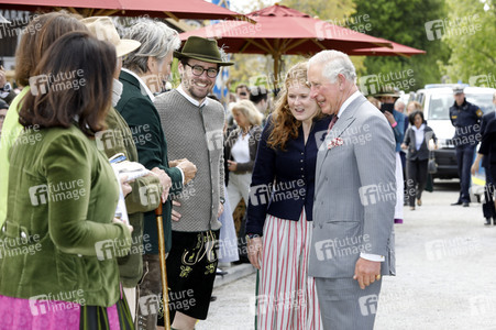 Prinz Charles und Herzogin Camilla besuchen einen Bio-Bauernhof in Glonn