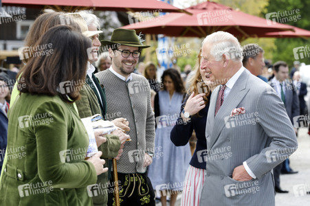 Prinz Charles und Herzogin Camilla besuchen einen Bio-Bauernhof in Glonn