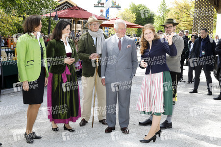 Prinz Charles und Herzogin Camilla besuchen einen Bio-Bauernhof in Glonn