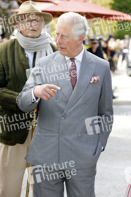 Prinz Charles und Herzogin Camilla besuchen einen Bio-Bauernhof in Glonn