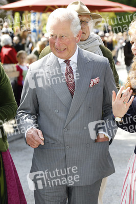 Prinz Charles und Herzogin Camilla besuchen einen Bio-Bauernhof in Glonn