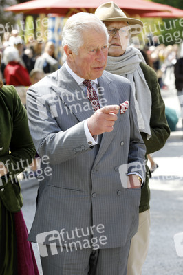 Prinz Charles und Herzogin Camilla besuchen einen Bio-Bauernhof in Glonn
