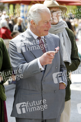 Prinz Charles und Herzogin Camilla besuchen einen Bio-Bauernhof in Glonn