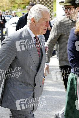 Prinz Charles und Herzogin Camilla besuchen einen Bio-Bauernhof in Glonn